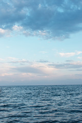 Obraz premium ripples on the water against the sky