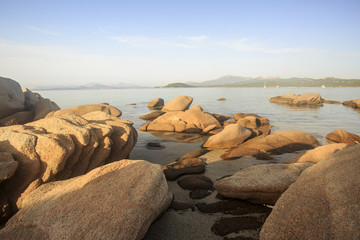 La Sardegna, isola tra mare cielo e acqua trasparente.