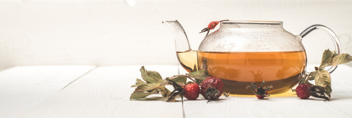 Fototapeta na wymiar hot tea with rosehip