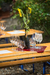 Plötzlicher Regen bei Heurigenbesuch