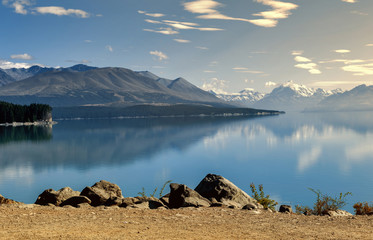 Lake Pukaki fed by the Tasman River, which has its source in the Tasman and Hooker Glaciers, close to Aoraki / Mount Cook in South Island of New Zealand - obrazy, fototapety, plakaty