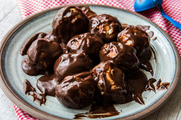 Profiteroles with chocolate cream.