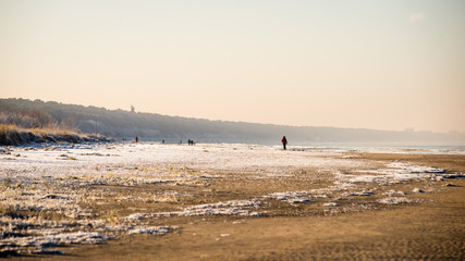 Fototapeta na wymiar frozen beach view by the baltic sea