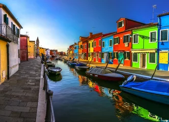 Foto op Plexiglas Kanaal De schoonheid van Italië, ochtendatmosfeer van kanaalstraat op Burano-eiland, Venetië, Venezia