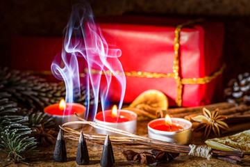 Räucherkerzen zu Weihnachten