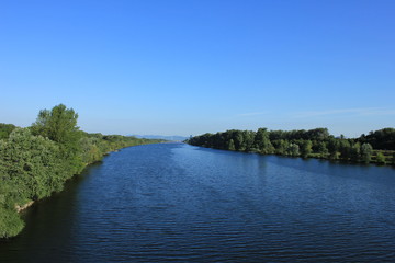 Neue Donau im August 2016 am Morgen aufgenommen bei Schleusenbrücke Wehr 2