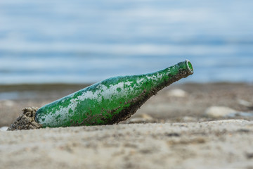 Flaskan på stranden