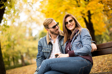 Fototapeta premium Young couple in the autumn park