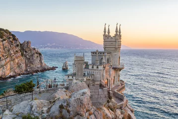 Foto op Plexiglas Kasteel Het Zwaluwnest is een decoratief kasteel in Gaspra, de Krim