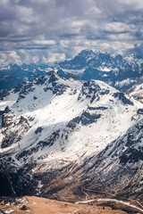 Fototapeta na wymiar View to valley from the summit of Sass Pordoi, Dolomites