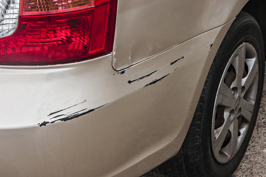 Scratch on the auto damage