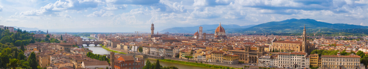 Fototapeta premium Cityscape panorama of Arno river, towers and cathedrals of Florence