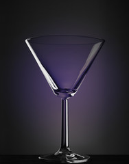 Calice vuoto in controluce