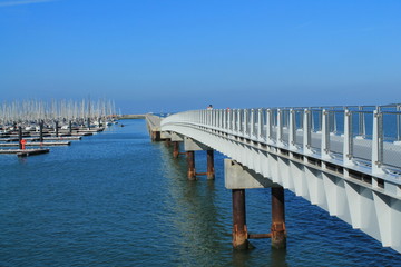 Obraz premium Passerelle Nelson Mandela à la Rochelle, France