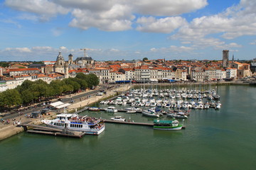 Fototapeta na wymiar Vieux port et fortifications de La Rochelle, France