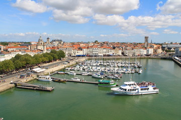 Fototapeta na wymiar Vieux port et fortifications de La Rochelle, France