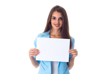 Naklejka premium Woman holding white sheet of paper