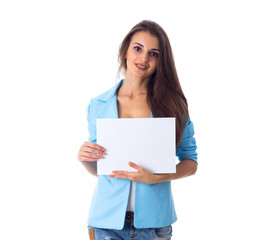 Naklejka premium Woman holding white sheet of paper