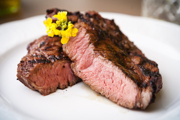 Entrecote with grilled garlic