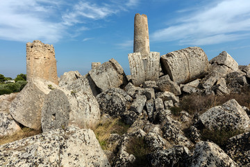 Ruins of the Temple G (540&ndash;480 BC) in Selinunte, Sicily. One of the largest temples in antiquity, it reached a height of 30 m (98 ft) when complete.