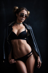 Obraz premium Woman in sunglasses