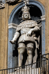 Obraz premium Statue of the Spanish king of Sicily Philip III on the facade of the Quattro Canti square built in 1608-20 by Giulio Lasso.