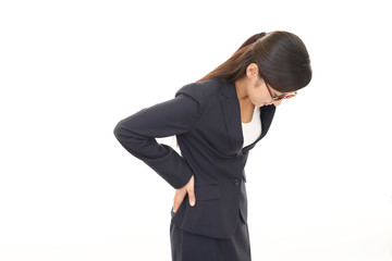 腰痛に悩む女性