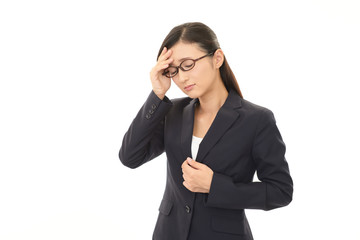 頭痛を訴える女性