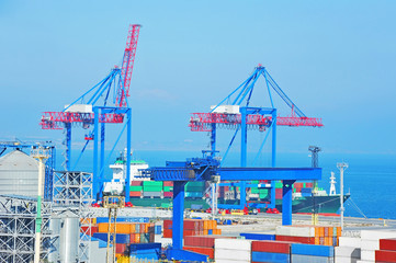 Fototapeta premium Cargo crane and ship