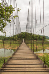 Fototapety  Piękny most linowy w Parku Narodowym Kaeng Krachan, Phetcha