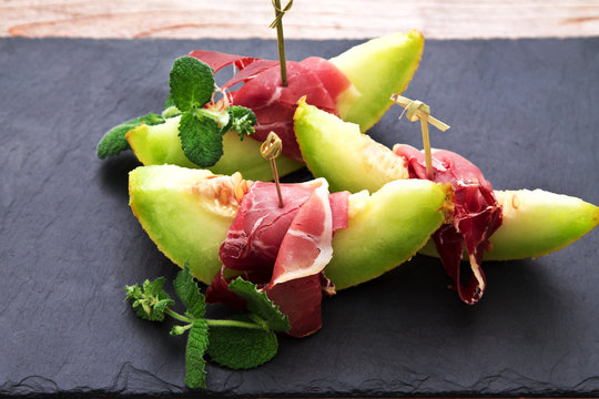 gourmet cuisine: melon with ham