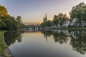 Fototapeta na wymiar Obertrave in Lübeck früh am Morgen