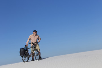 Obraz premium Travel through the desert.