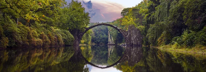 Foto auf Acrylglas Olivgrün Teufelsbrücke im Park Kromlau, Deutschland