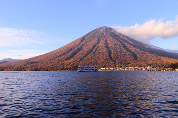奥日光　中禅寺湖と男体山