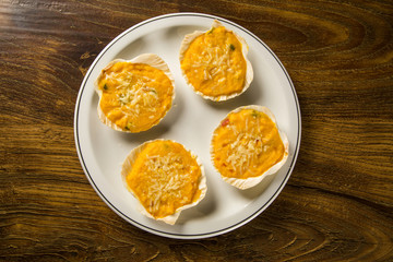 Siri food portion with lime