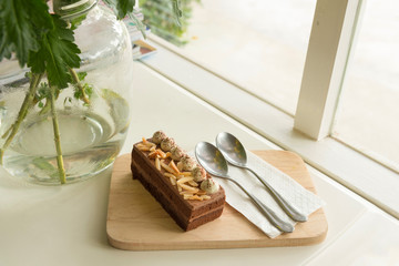 chocolate cake topping almond with cream