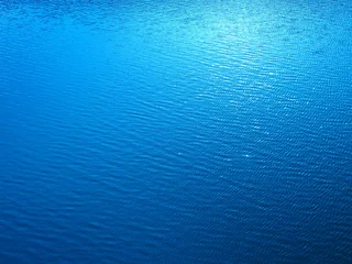 Plexiglas foto achterwand 橋の上から見た風に吹かれる江戸川の水面 © smtd3