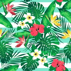 Foto op Plexiglas Tropische bloemen en palmbladeren op turquoise strepen achtergrond. Naadloos. Vectorpatroon. © Angelina Bambina