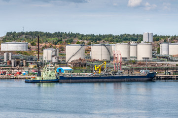 Tanker with oil storage