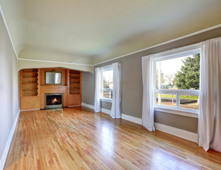 Unfurnished living room interior in old craftsman house