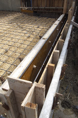 駐車場の塀仮枠工事