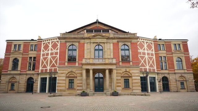 Festspielhaus in der Frontansicht