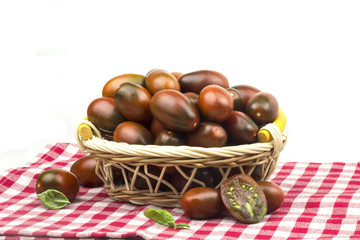 Obraz premium in a basket full of ripe small dark tomato