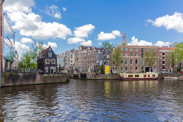 Fototapeta premium Kanały w Amsterdamie, stolicy Holandii