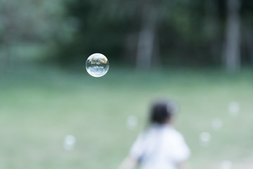 Bubble and child - 125125722