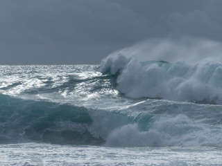 Naklejka premium Massive surf at the Atlantic sea rolling in to the beach.
