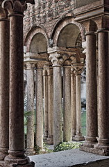 Fototapeta premium Columns and arches in the medieval cloister of Saint Zeno. Verona, Italy - HDR