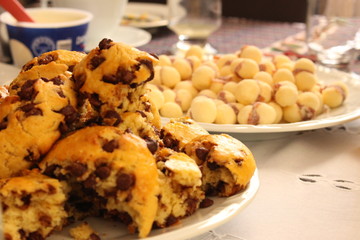 café da manhã com cookies e biscoito casadinho