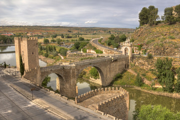 Fototapeta na wymiar Alcantara Bridge in Toledo, Spain
